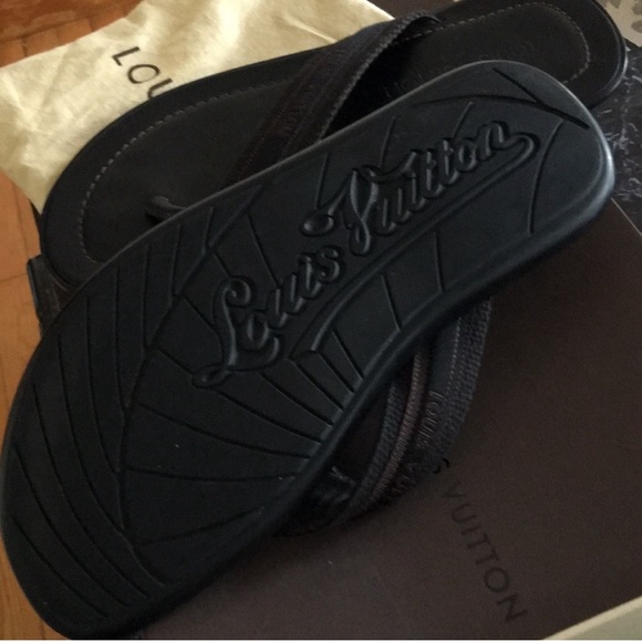 Mens Louis Vuitton Sandals - Picture 9 of 10